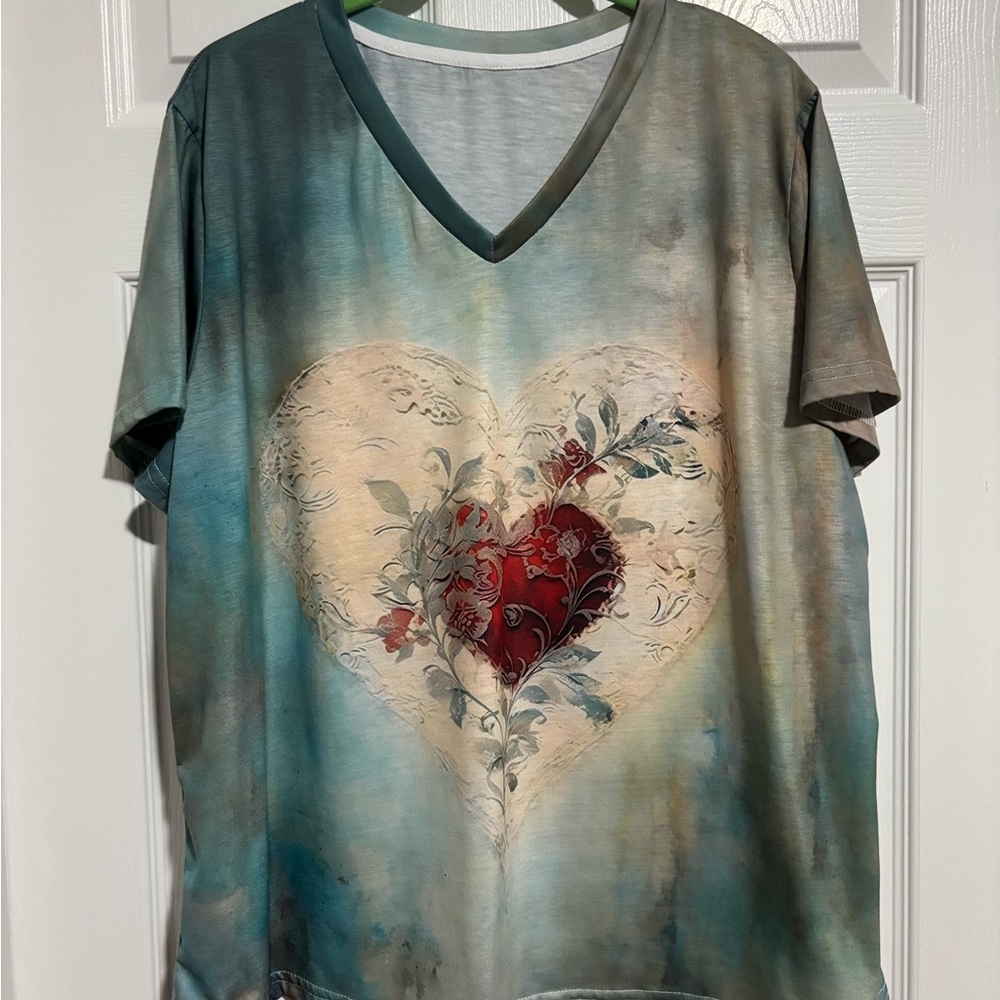 Heart Motif V-Neck Tee in Teal and Red